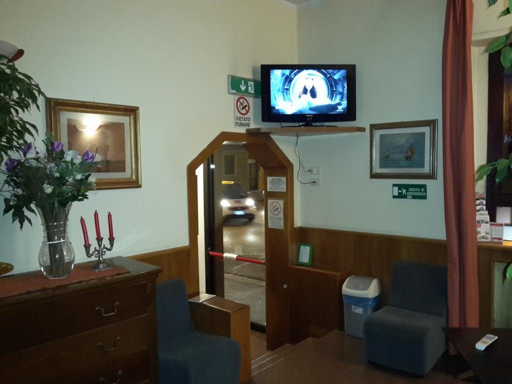 Albergo Sonia ฟลอเรนซ์ ภายนอก รูปภาพ