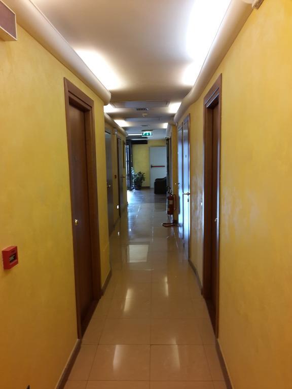 Albergo Sonia ฟลอเรนซ์ ภายนอก รูปภาพ