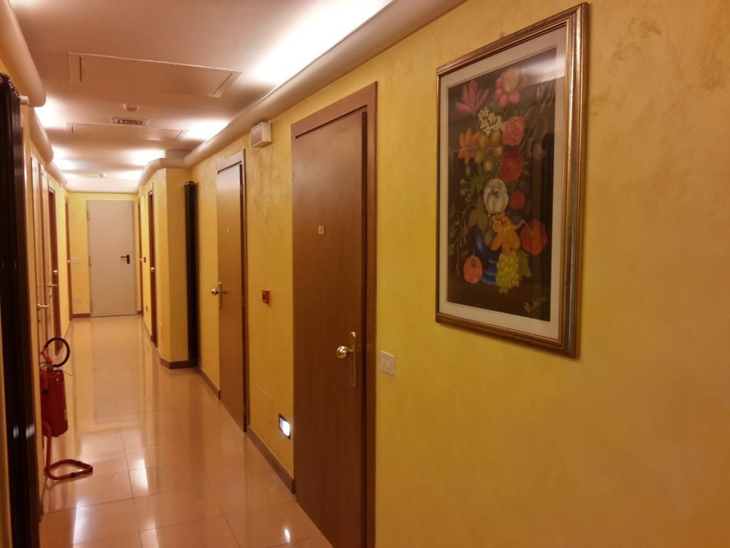 Albergo Sonia ฟลอเรนซ์ ภายนอก รูปภาพ