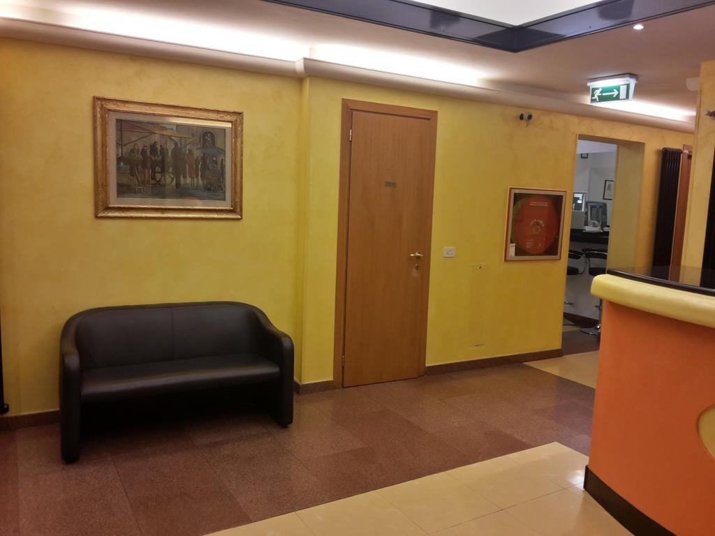 Albergo Sonia ฟลอเรนซ์ ภายนอก รูปภาพ