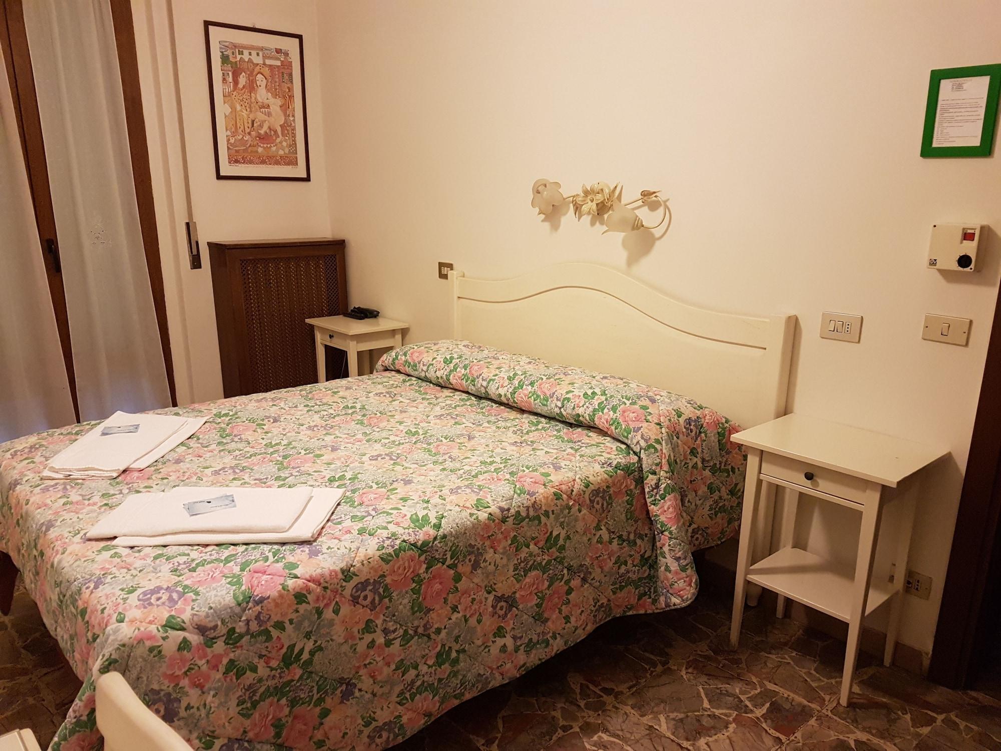 Albergo Sonia ฟลอเรนซ์ ภายนอก รูปภาพ