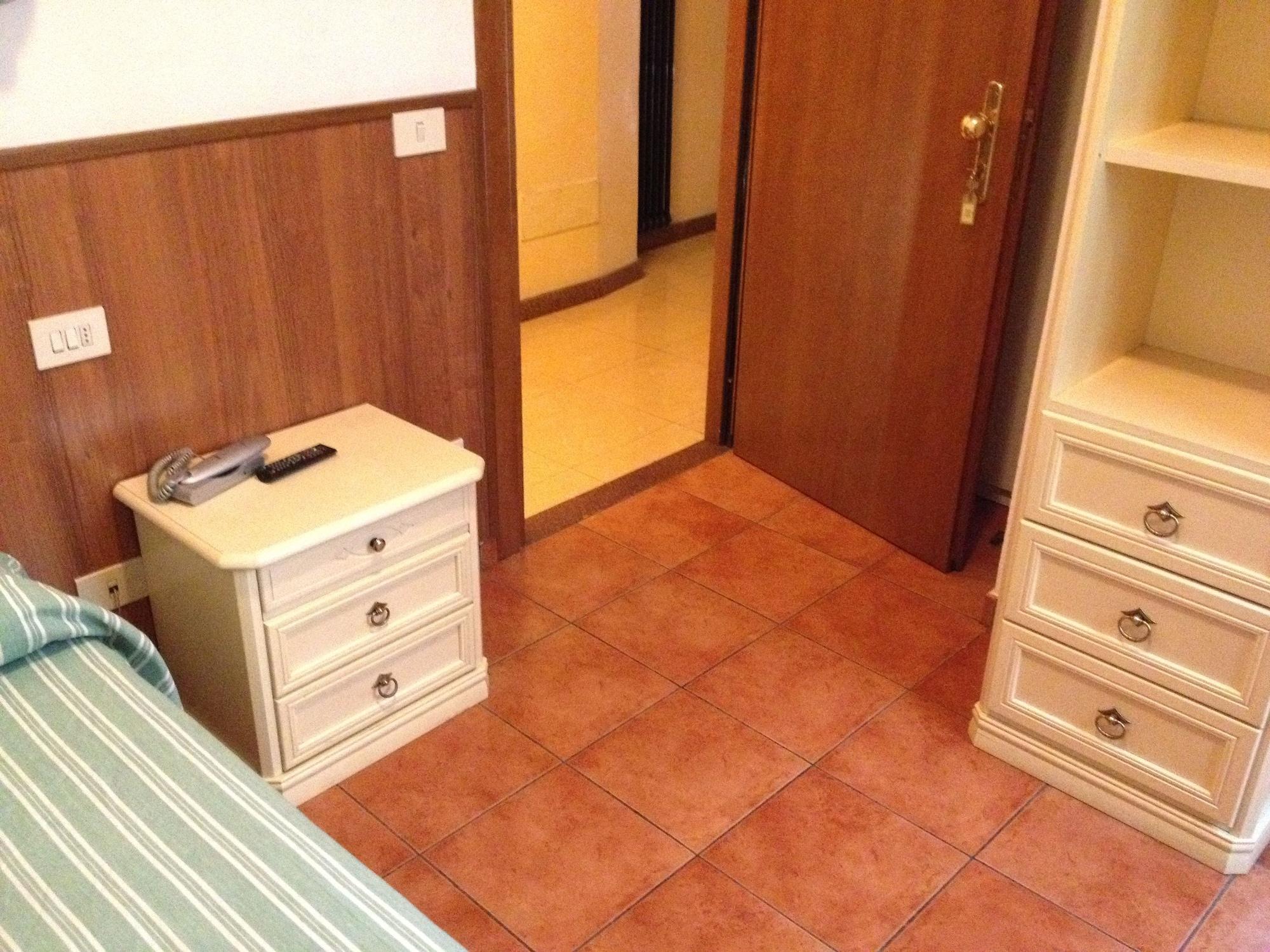 Albergo Sonia ฟลอเรนซ์ ภายนอก รูปภาพ