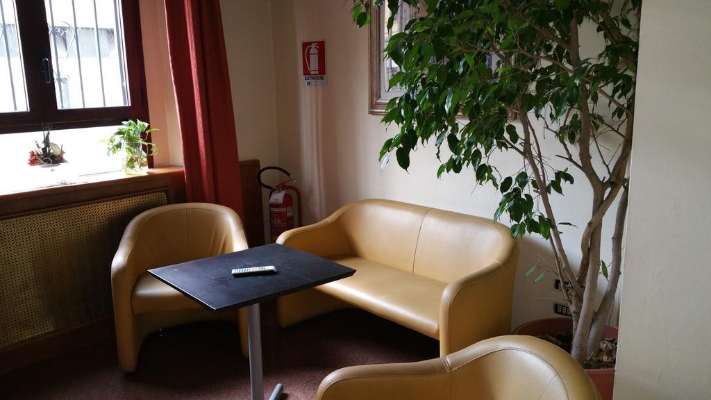 Albergo Sonia ฟลอเรนซ์ ภายนอก รูปภาพ
